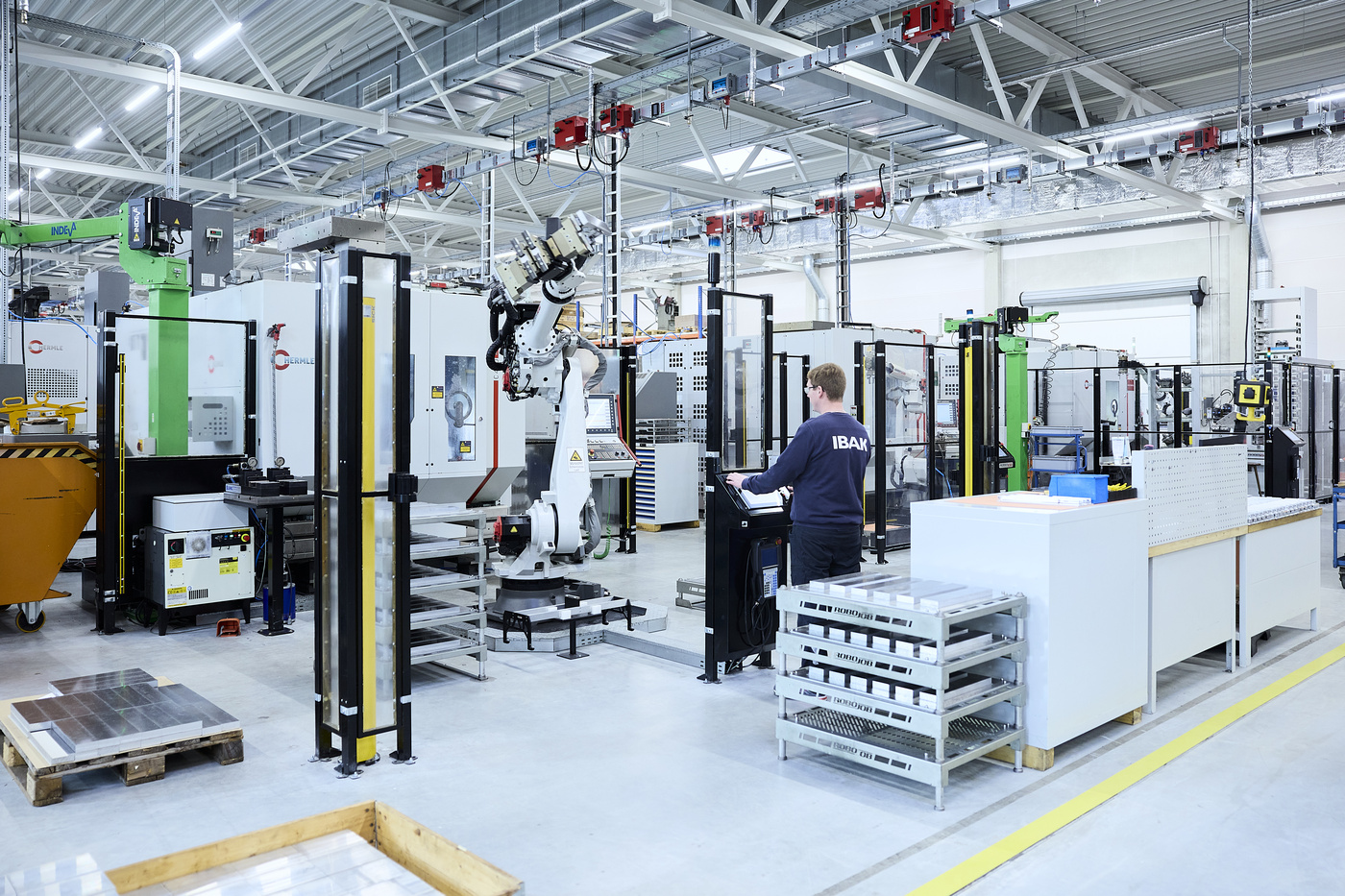 IBAK Produktion Fertigung Produktion Roboter Maschinenpark Made in Germany