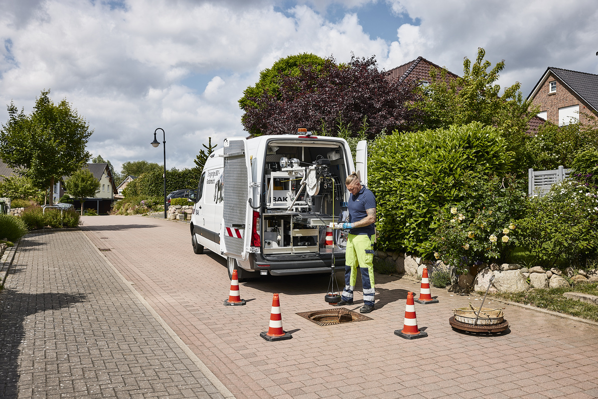 IBAK Field of activity Inspection Vehicle system Main sewer House connection Inspecting