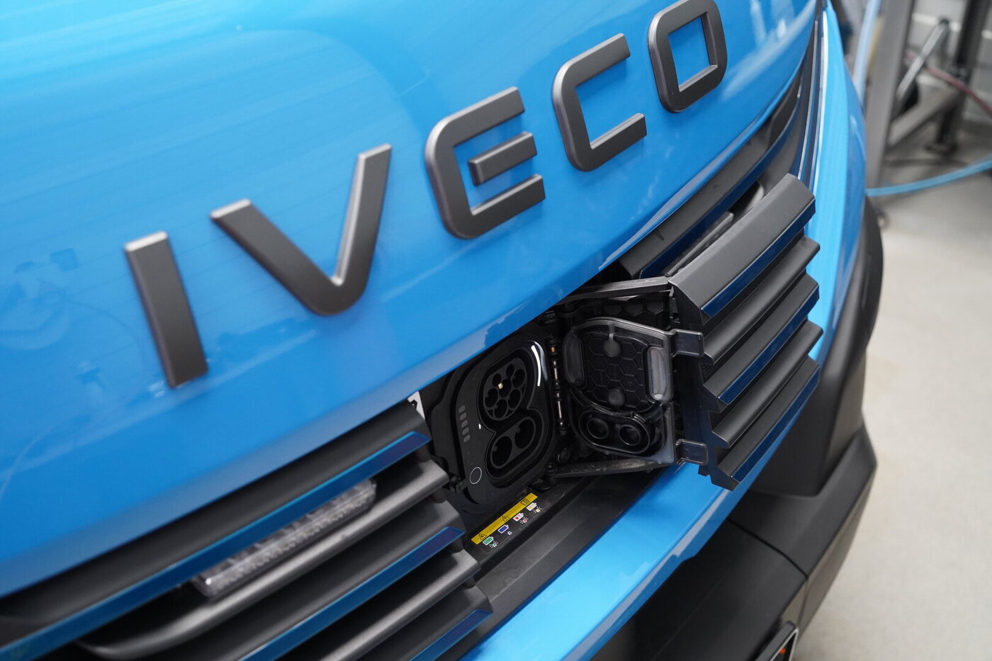 Detailaufnahme der Ladesteckdose vom IVECO eDaily