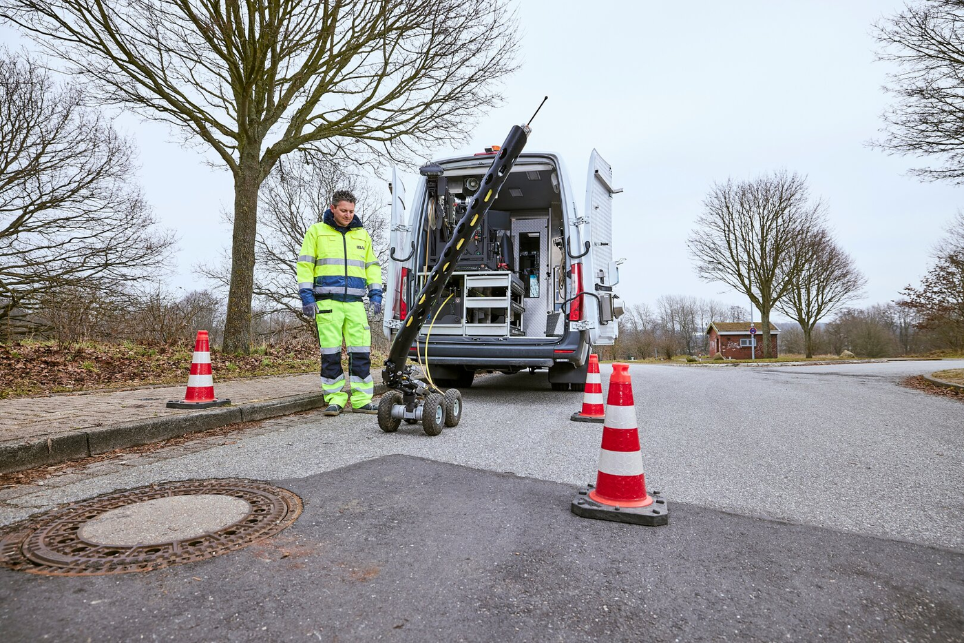 Système de véhicule IBAK Inspection du raccordement domestique à partir du canal principal avec système satellite LISY Données d'inspection Mesures