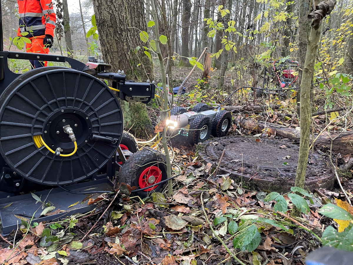 IBAK mobiles Inspektionssystem für unwegsames Gelände MainLite easy Inspektion im Wald