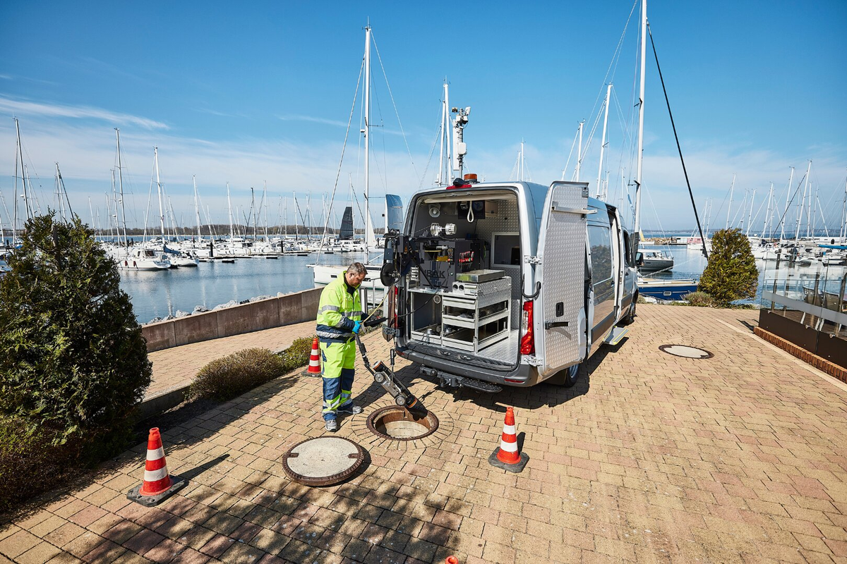 IBAK Was wir tun Kanalinspektion Fahrzeugsystem Yachthafen Laboe
