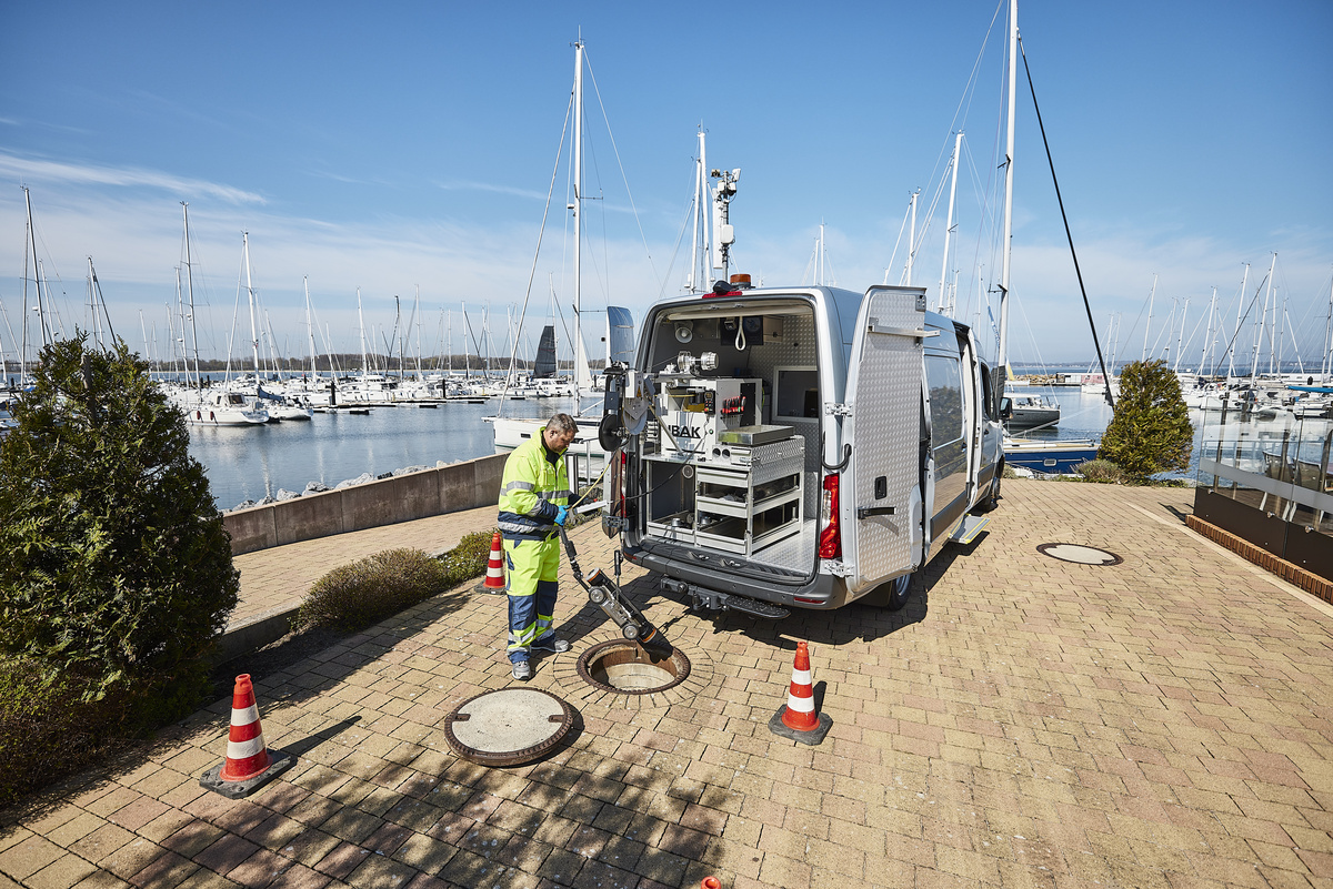 IBAK Was wir tun Kanalinspektion Fahrzeugsystem Yachthafen Laboe