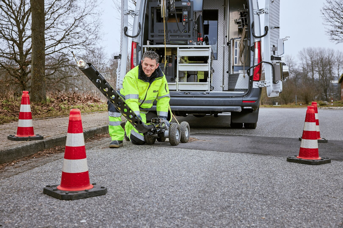 IBAK Fahrzeugsystem mit LISY Satellitensystem für Hauptkanalinspektion Hausanschlussinspektion