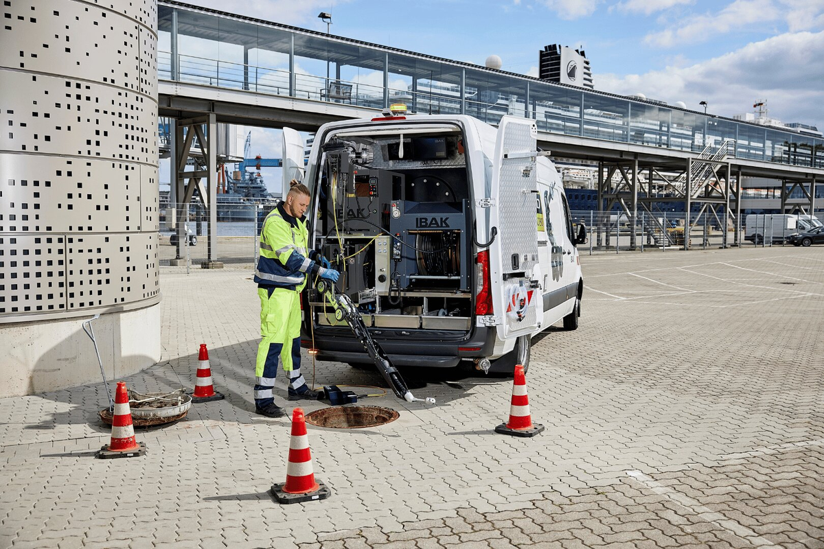 IBAK Fahrzeugsystem mit Satellitensystem LISY und Spüleinheit für Hauptkanalinspektion Hausansschlussinspektion