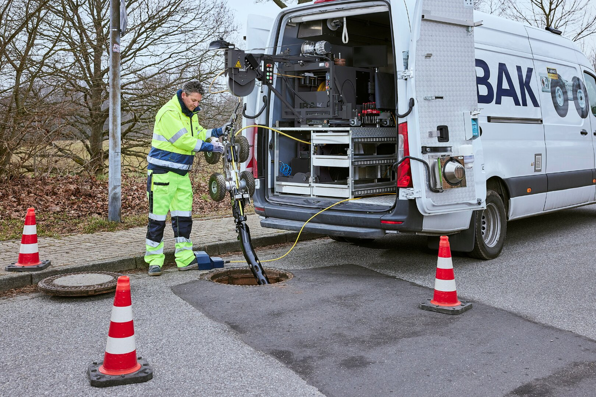 IBAK Technologie Satellitensystem LISY Inspektion Hausanschluss vom Hauptkanal aus TV-Spül-Kombi Fahrzeugsystem