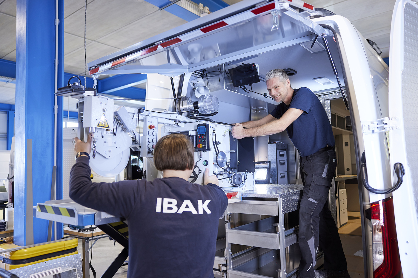 IBAK Fahrzeug Einbau Ausbau modular Baukasten Anpassung